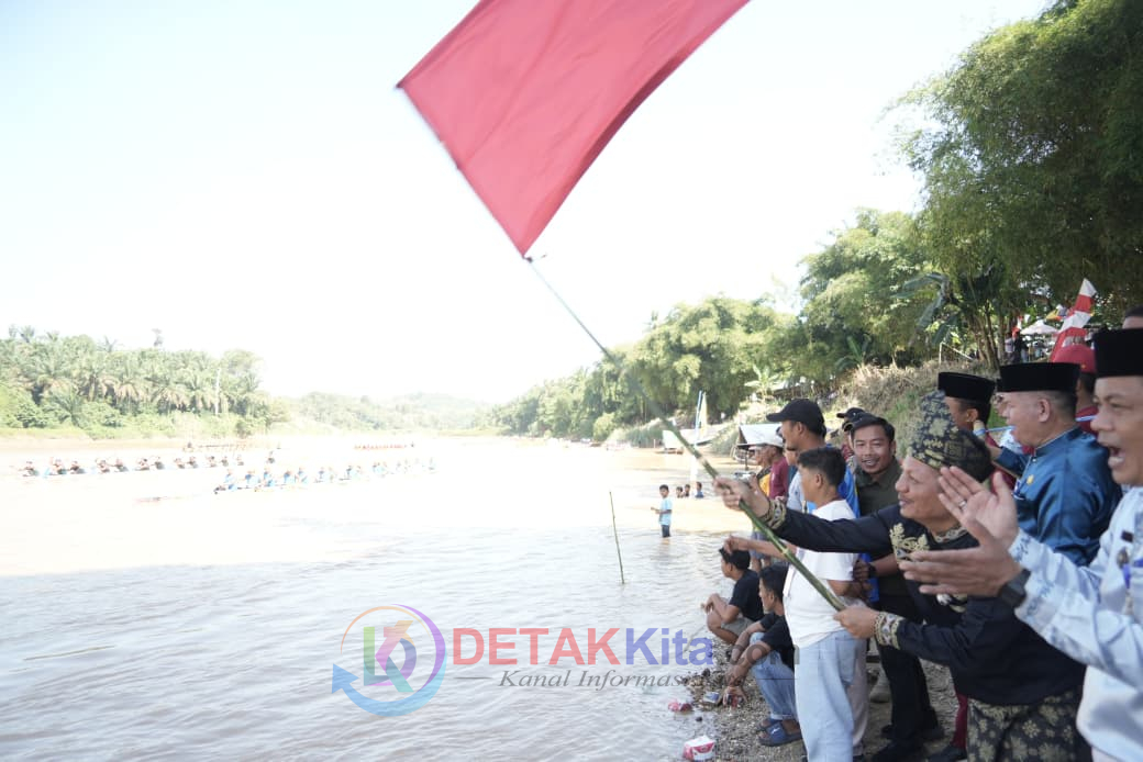 Ribuan Warga Serbu Tepian Ronge Biru! Muklisin Ajak Generasi Muda Jaga Warisan Budaya