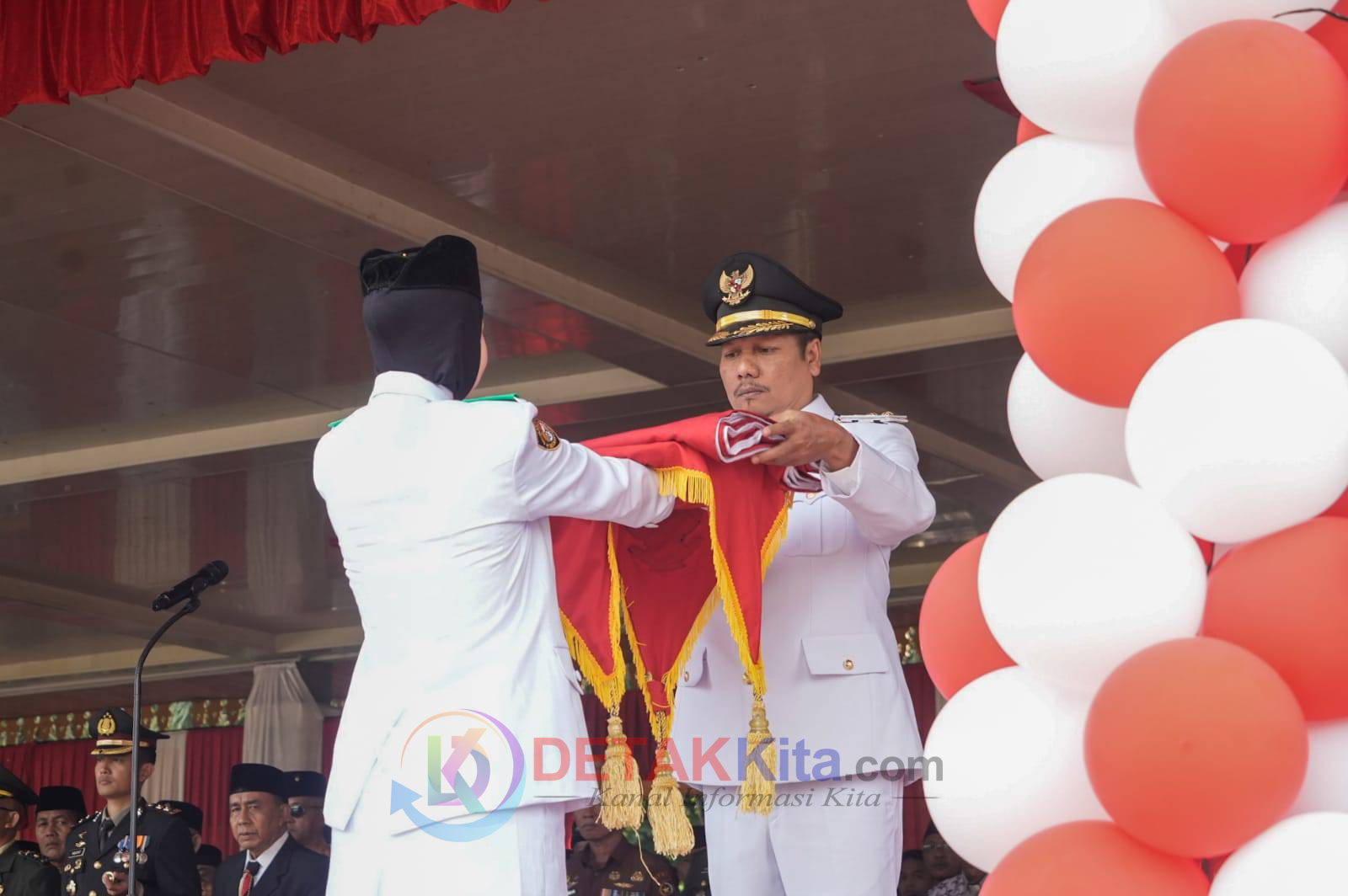 Plt Bupati Muklisin Pimpin Upacara HUT RI ke-81 di Lapangan Limuno