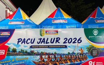 Banner Pacu Jalur 2026 Disorot — Gambar Perahu Naga di Stand Indomaret Picu Kekecewaan Warga Kuansing