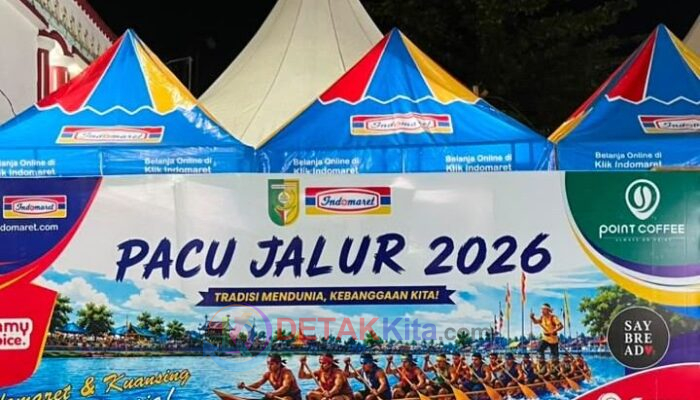 Banner Pacu Jalur 2026 Disorot — Gambar Perahu Naga di Stand Indomaret Picu Kekecewaan Warga Kuansing