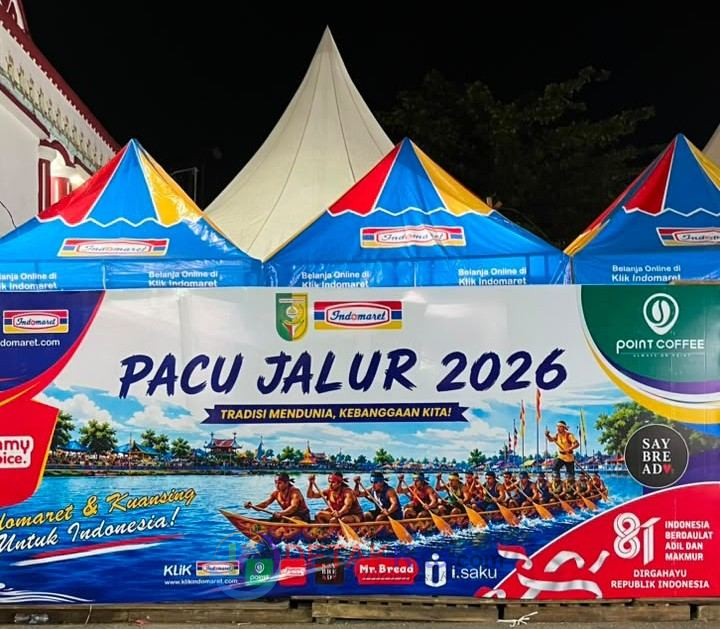 Banner Pacu Jalur 2026 Disorot — Gambar Perahu Naga di Stand Indomaret Picu Kekecewaan Warga Kuansing