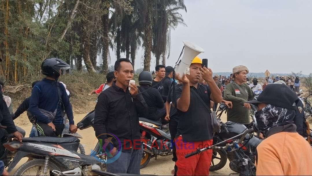 Ribuan Warga Koto Baru Tanam Sawit di Lahan yang Diklaim Ulayat — PT RAPP Didesak Buka Peta Konsesi
