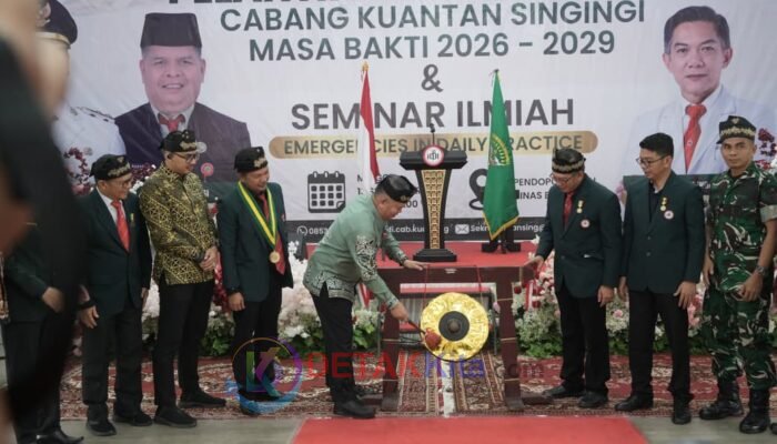 Ini Pesan Tegasnya! Benni Antomy Resmi Nahkodai IDI Kuansing — Estafet Dua Periode Fahdiansyah Berakhir