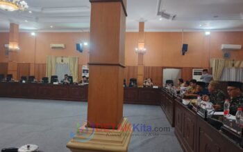 Rapat Pansus Plasma Batu Bara Bikin Miris: 15 Anggota — Hanya 3 yang Hadir! Ke Mana 12 Lainnya? Rapat Pansus Plasma Batu Bara Bikin Miris: 15 Anggota — Hanya 3 yang Hadir! Ke Mana 12 Lainnya?