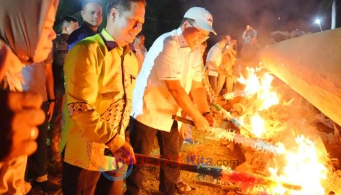 Toduang Bakotat Dibanjiri Ribuan Warga — Rp62 Juta Kurang! Plt Bupati Muklisin Rogoh Kocek Pribadi Rp10 Juta