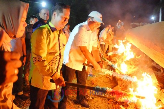 Toduang Bakotat Dibanjiri Ribuan Warga — Rp62 Juta Kurang! Plt Bupati Muklisin Rogoh Kocek Pribadi Rp10 Juta