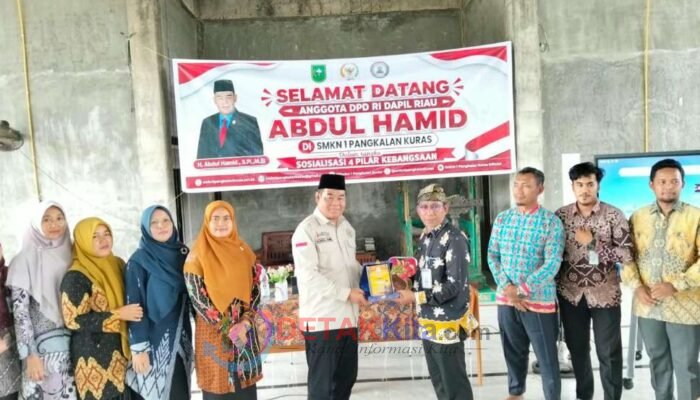Sosialisasi 4 Pilar di Trans Pelalawan — Senator Abdul Hamid Diberi Gelar “Motivator”