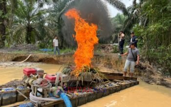 Warga Melapor — Polisi Bergerak! Rakit PETI di Muara Lembu Dibakar