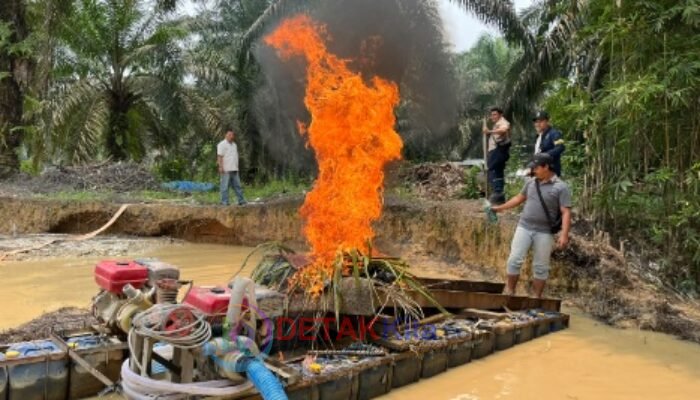 Warga Melapor — Polisi Bergerak! Rakit PETI di Muara Lembu Dibakar