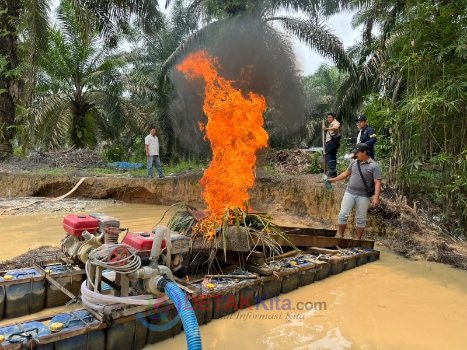 Warga Melapor — Polisi Bergerak! Rakit PETI di Muara Lembu Dibakar