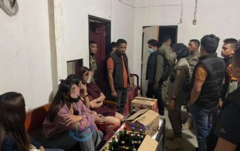 Razia Pekat di Kuansing: 4 LC Diamankan — Puluhan Botol Minuman Disita — Tujuh Orang Mabuk Depan Bappedalitbang Razia Pekat di Kuansing: 4 LC Diamankan — Puluhan Botol Minuman Disita — Tujuh Orang Mabuk Depan Bappedalitbang