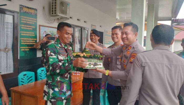 Tiga Polsek Kompak Sambangi Koramil 07/KH — Bawa Tumpeng HUT TNI ke-81