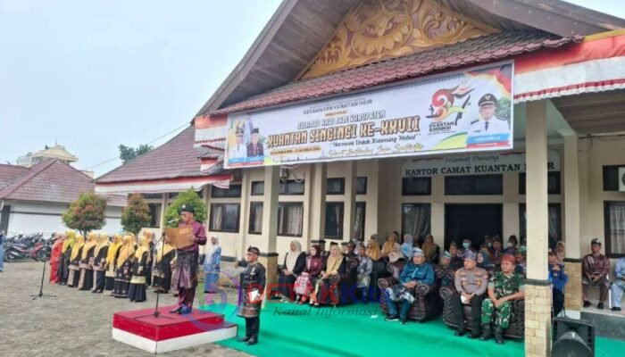 Unik! Di Kuantan Hilir Pria Bawa Baki — Dua Perempuan Kibarkan Merah Putih di HUT Kuansing ke-27