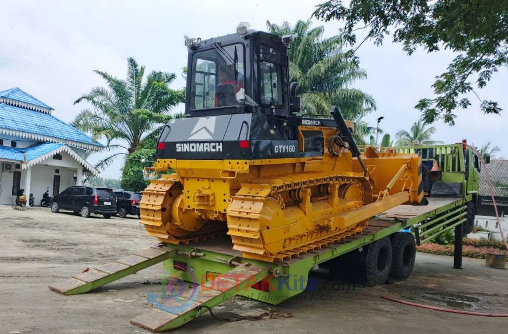 Perkim LH Batu Bara Datangkan Buldoser Rp2 Miliar Lebih — Excavator dan Armada Sampah Menyusul