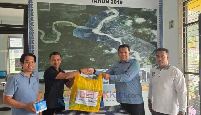 Darurat Asap di Singingi dan Singingi Hilir — PT AA dan PT SAR Salurkan 7.000 Masker untuk Warga
